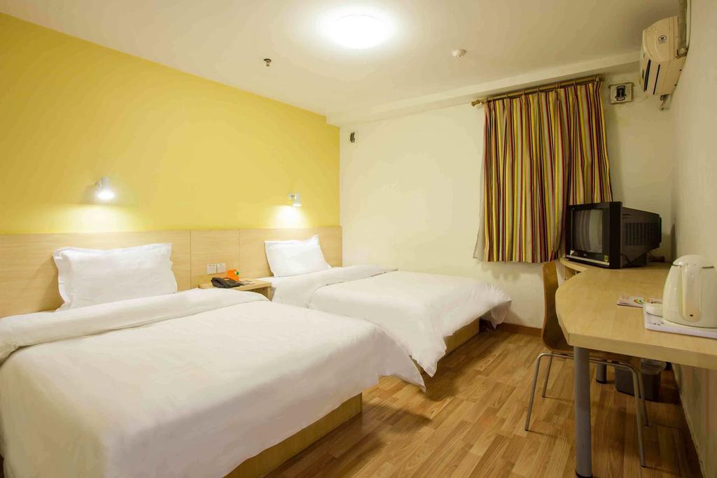 7Days Inn Guangzhou Shijing Jinbi Xincheng Room photo